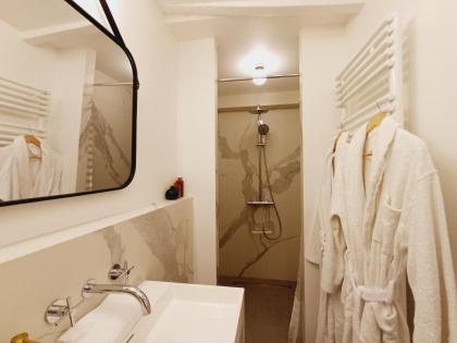 Happy Stay Paris - Marais Deluxe Suite - image 27