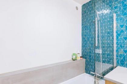 Balcony with view Sacré Coeur - 1BD Apart - image 21