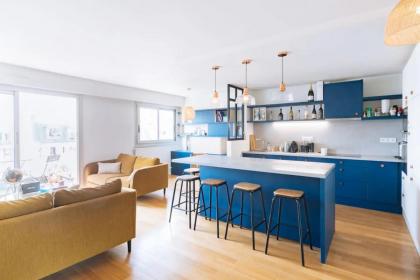 Balcony with view Sacré Coeur - 1BD Apart - image 23