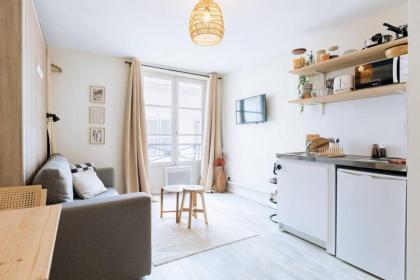 Central & Beautiful Studio for 2 - image 23