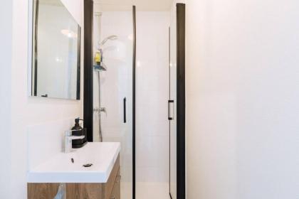 Central & Beautiful Studio for 2 - image 27