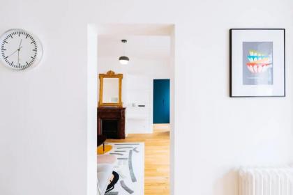 Stylish & Luminous 2 BD Apartment - image 21