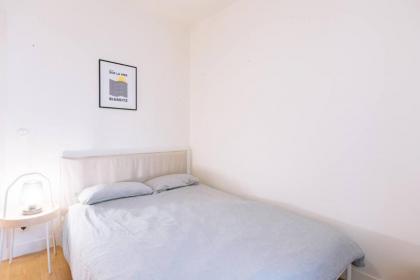 Stylish & Luminous 2 BD Apartment - image 23