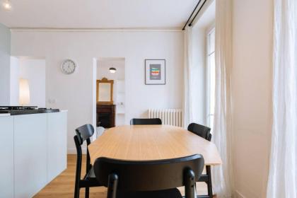 Stylish & Luminous 2 BD Apartment - image 25