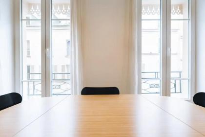 Stylish & Luminous 2 BD Apartment - image 27