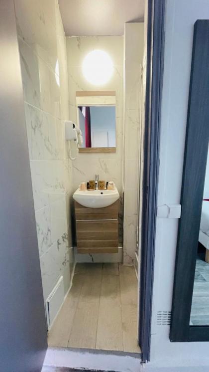 HOTEL LOUVAIN - image 23
