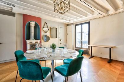 Le Marais Superb Apartment Terrace Paris - image 12