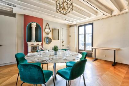 Le Marais Superb Apartment Terrace Paris - image 8
