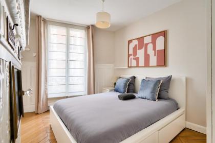 Luxurious 2 Bedroom Arc de Triomphe Dôme Free Netflix - image 27