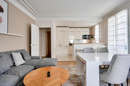 Luxurious 2 Bedroom Arc de Triomphe Dôme Free Netflix - image 29