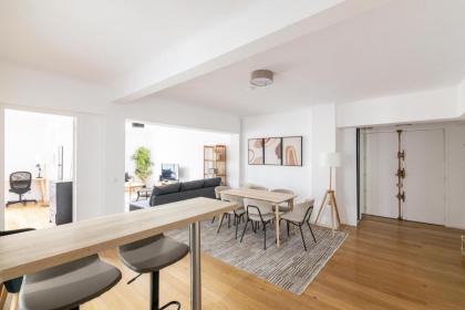 Luxurious 2 Bedroom Arc de Triomphe Grande Arm - image 22