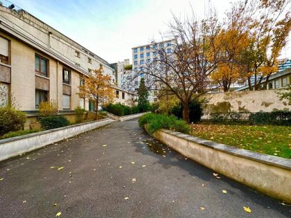 Trocadero Eiffel Tower Arc de Triomphe - image 23
