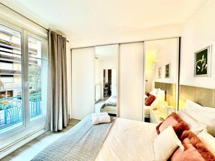 Invalides Eiffel Towel Beaugrenelle - image 21