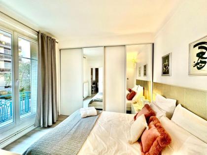 Invalides Eiffel Towel Beaugrenelle - image 22