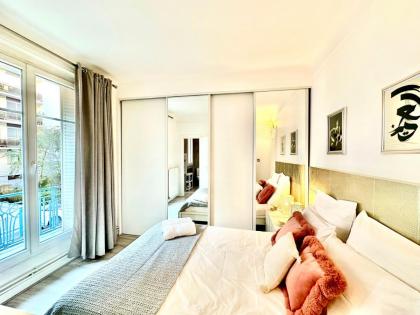 Invalides Eiffel Towel Beaugrenelle - image 24