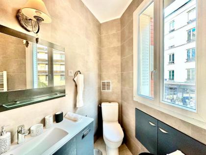 Invalides Eiffel Towel Beaugrenelle - image 26