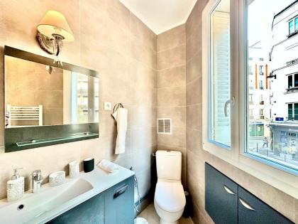 Invalides Eiffel Towel Beaugrenelle - image 27