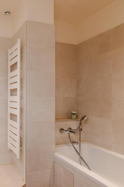 Veeve - Postcard from Paris - image 24