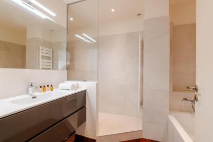 Veeve - Postcard from Paris - image 26