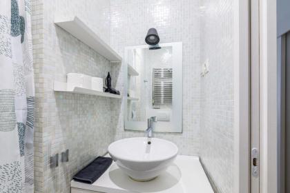 Luxurious 1 Bedroom Republique Vinaigriers - image 24