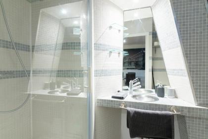 Luxurious 1 Bedroom Tour Eiffel Saint Dominique Free Netflix - image 21