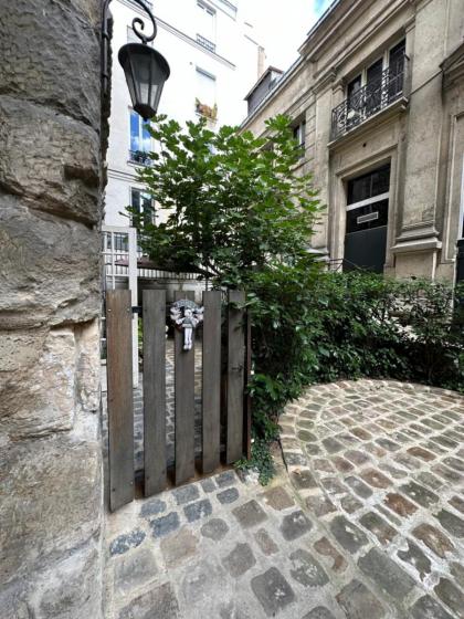 Paris exclusif quartier latin avec jardin charme fou ! - image 20