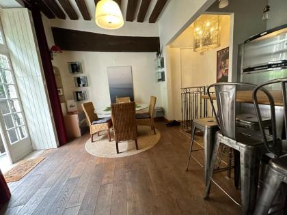 Paris exclusif quartier latin avec jardin charme fou ! - image 6