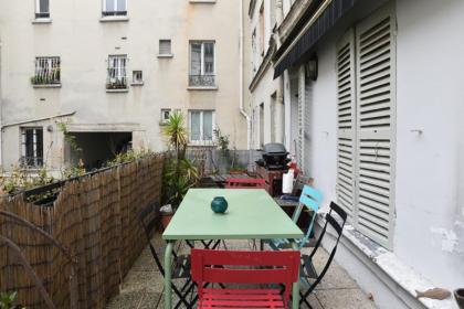 Spacious duplex - near park - image 21