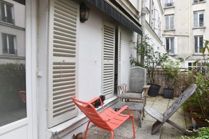 Spacious duplex - near park - image 22