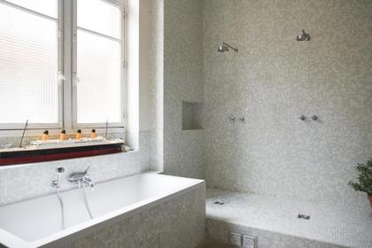 Spacious 141 m family nest in Paris 10th district - image 22
