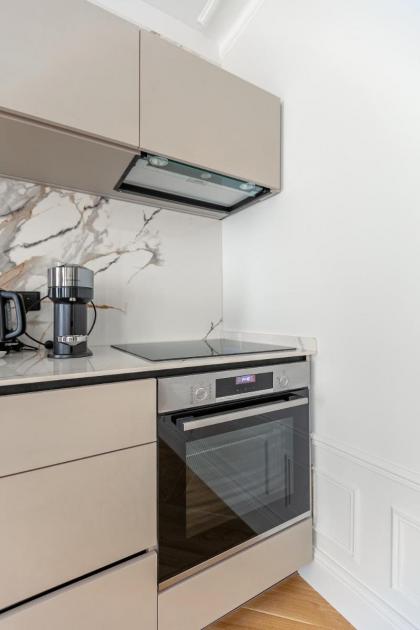 Luxury Living in Trocadéro - image 23