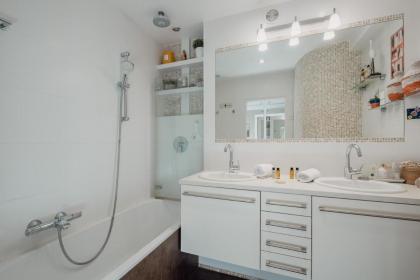 Veeve - Eiffel Horizons - image 24