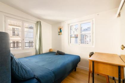 Luxurious 2 Bedroom Canal Saint Martin Saint Lazare - image 26