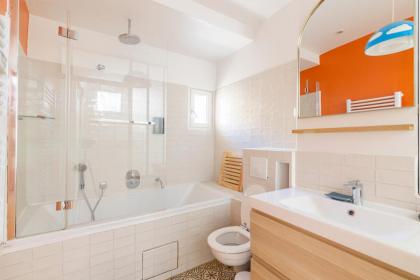 Luxurious 2 Bedroom Canal Saint Martin Saint Lazare - image 28