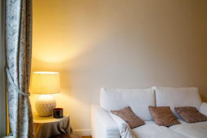 Stylishly Decorated 2BD Apartment Montmatre! - image 22