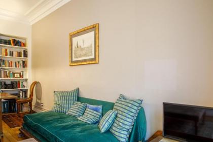 Stylishly Decorated 2BD Apartment Montmatre! - image 23
