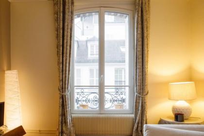 Stylishly Decorated 2BD Apartment Montmatre! - image 25